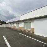 事業用賃貸 （一括貸）亘理町字旧館17-7 建物面積：198.54㎡（60坪）県道に面する立地です。月額330,000円（税込）保証金2ヵ月になります。